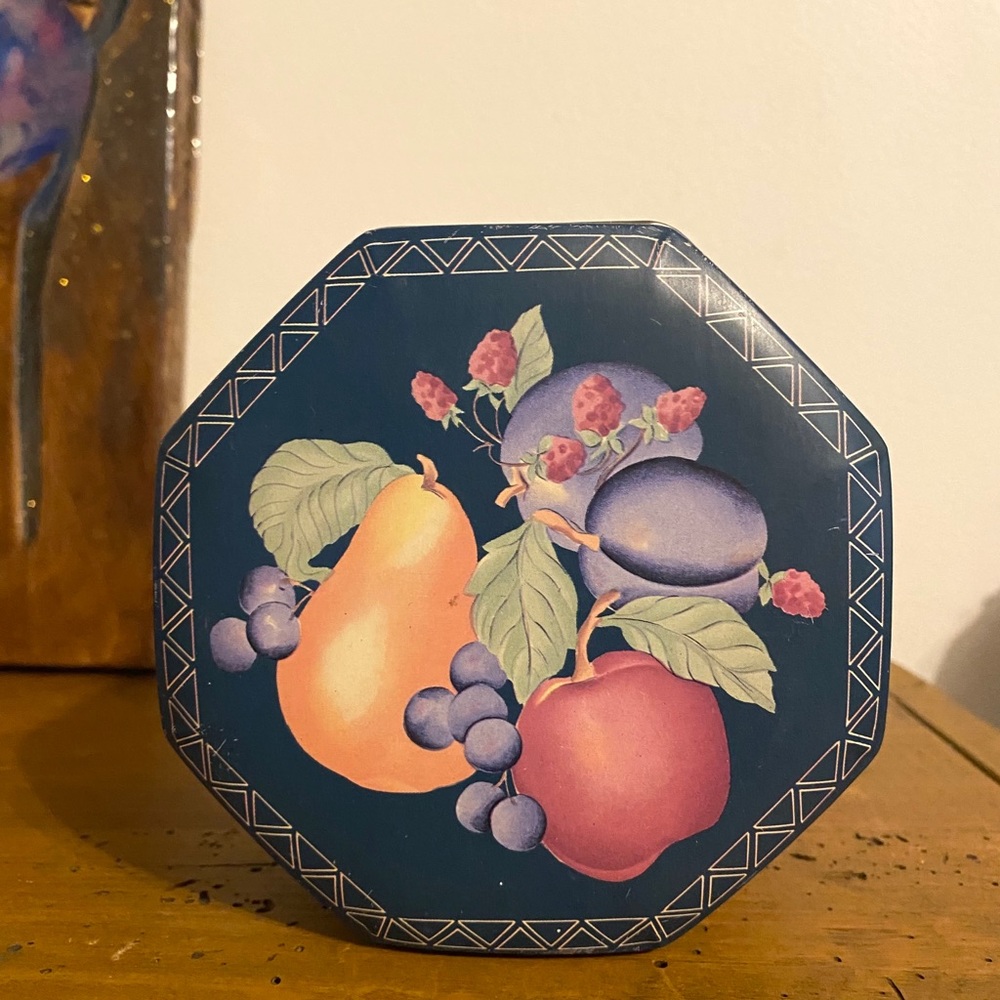 Adorable fruit tin